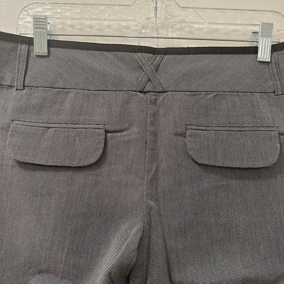 Maurice’s gray, white and black tweed Bermuda shorts size 11/12 - Picture 3 of 5